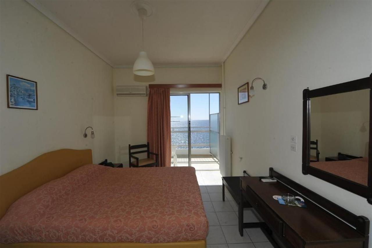 Siagas Beach Hotel Agioi Theodoroi Exteriör bild