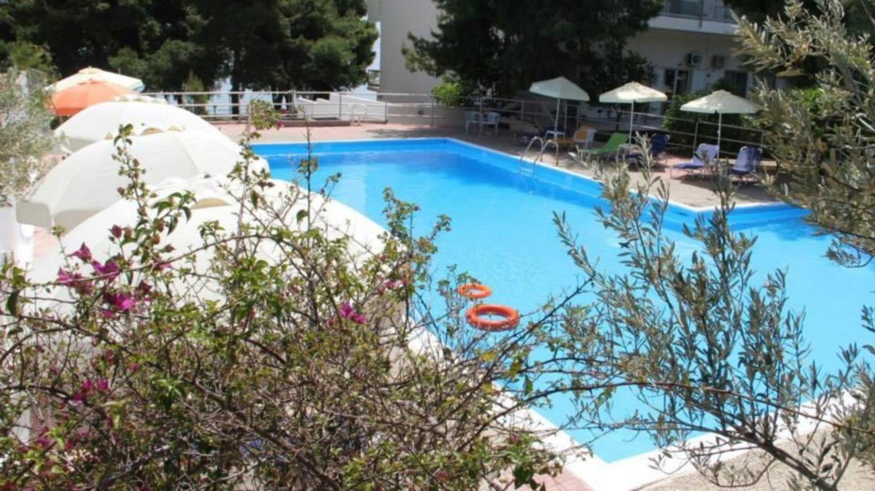 Siagas Beach Hotel Agioi Theodoroi Exteriör bild