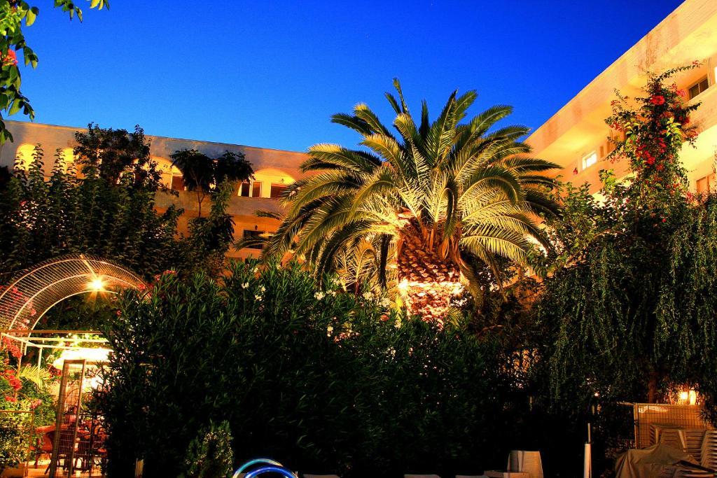Siagas Beach Hotel Agioi Theodoroi Exteriör bild